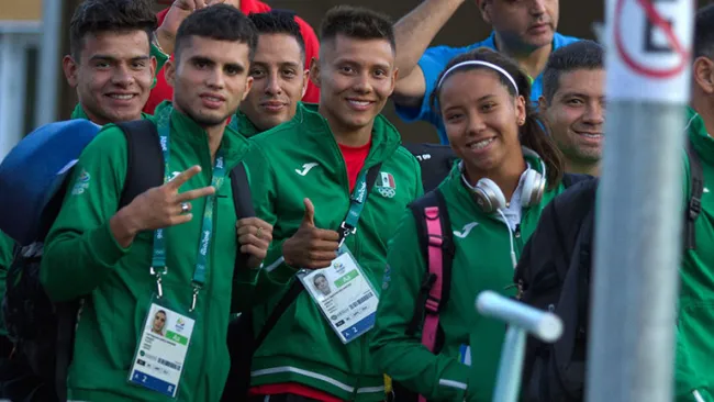 Atletas mexicanos, en su llegada a Río