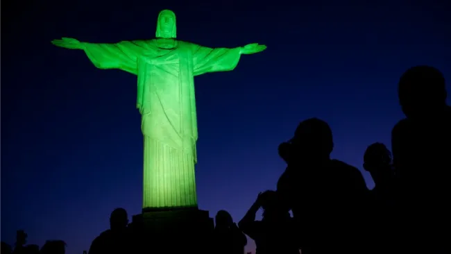 Turistas presentes en el Cristo Redentor