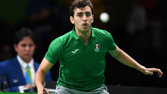 El tenimesista mexicano, Marcos Madrid, durante su encuentro con Yang Wang