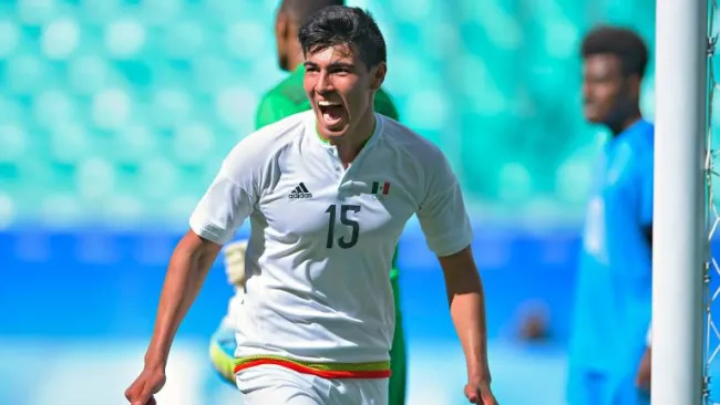 Erick Gutiérrez celebra uno de sus goles contra la selección de Fiji