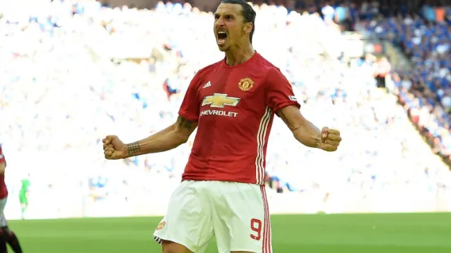 Ibrahimovic celebra su gol contra el Leicester