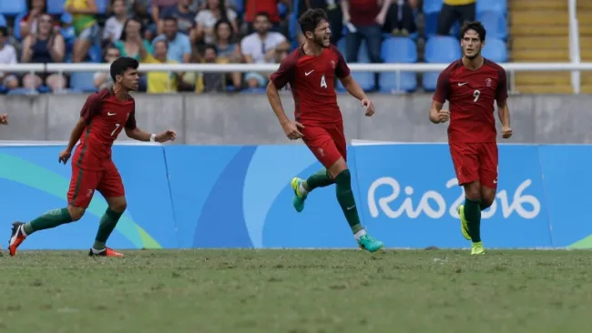 Tobias Figueiredo celebra el gol con el que empató Portugal a Honduras