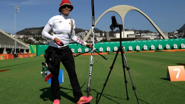 Aída Román, teniendo actividad de Tiro con Arco en Río