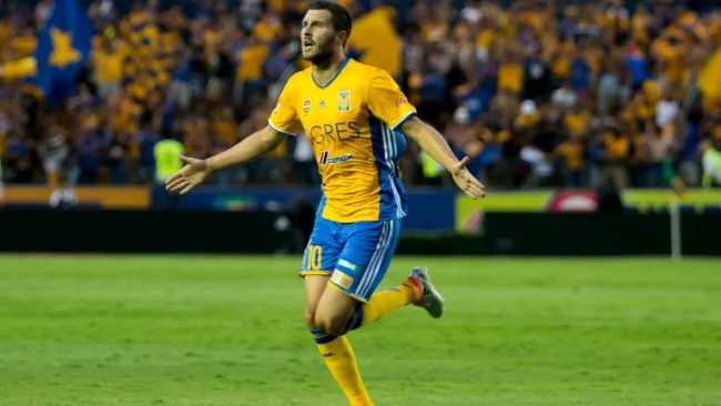 Gignac festeja su tanto contra Chiapas en el Volcán