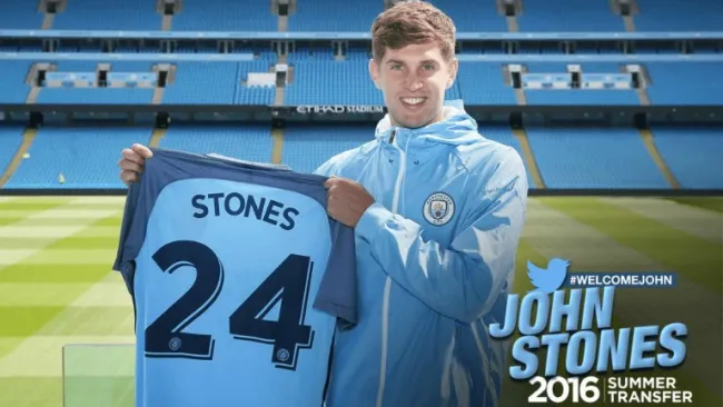  John Stones ya porta la camiseta del Manchester City