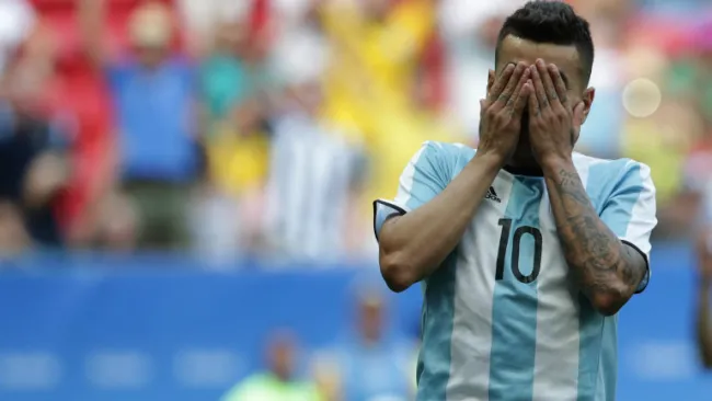 Correa se lamenta tras fallar penalti contra Honduras