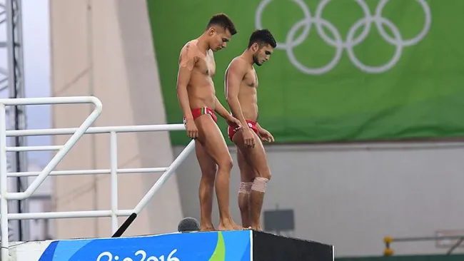 Germán Sánchez e Iván García a punto de hacer un clavado en Río 2016