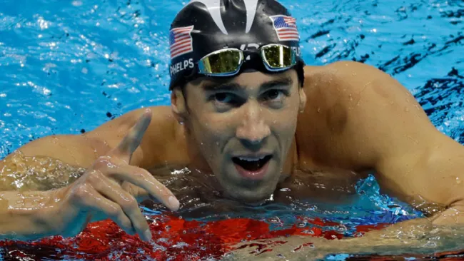 Michael Phelps celebrando una victoria