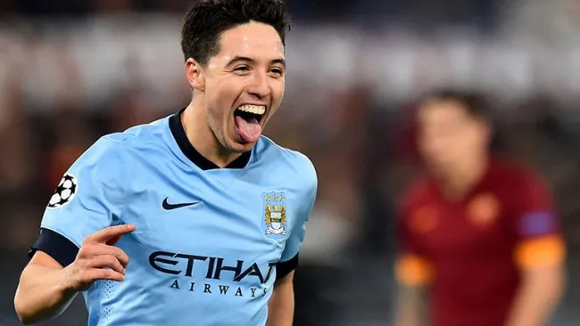 Samir Nasri, festejando en un duelo contra la Roma