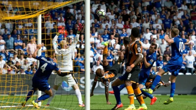 Hernández y Diomande, realizando el 'tiro mellizo' vs Leicester