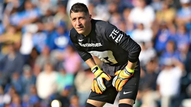 Pikolín, durante el partido contra Cruz Azul