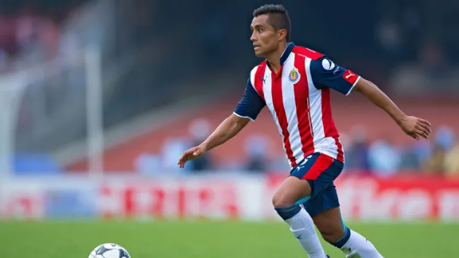 Edwin Hernández en un partido con Chivas