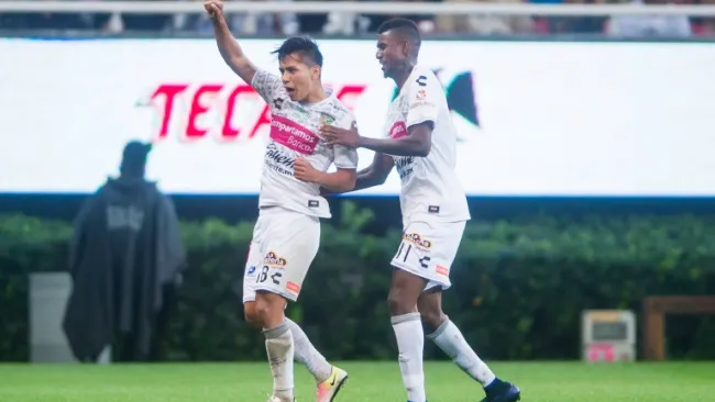 Jugadores de Chiapas festejan un triunfo en Copa MX