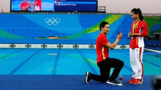 Momento en que le proponen matrimonio a He Zi