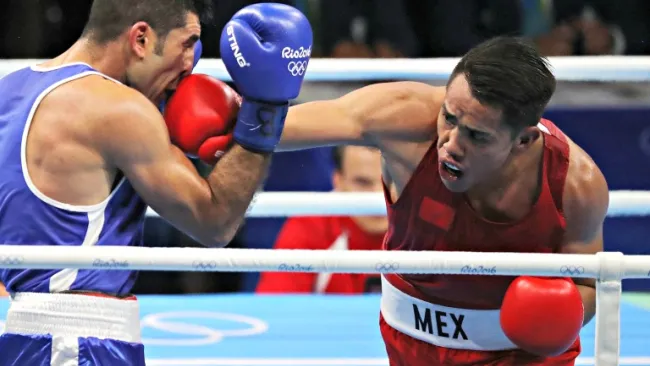Misael Rodríguez durante el combate preliminar de Río 2016