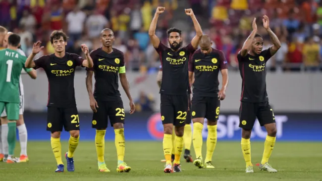 Jugadores del Manchester City festejan goleada contra Steaua 