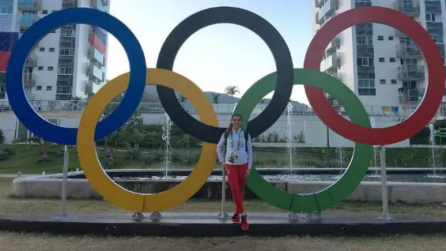 Yvonne Treviño presume foto con los aros Olímpicos
