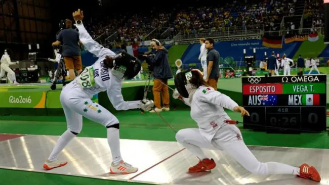 Tamara Vega durante la prueba de esgrima