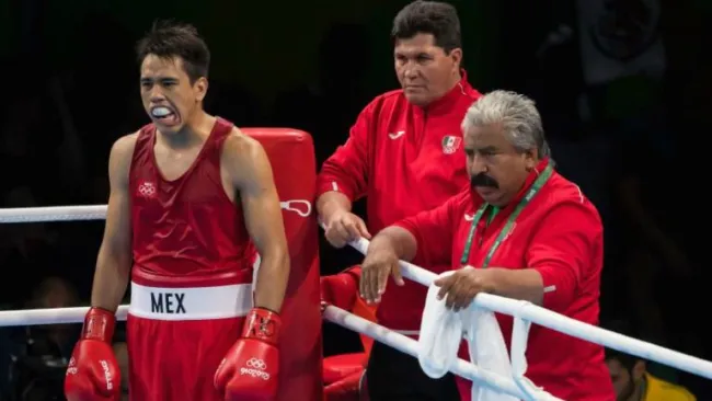 Misael, durante su combate en la Semifinal de boxeo de JO