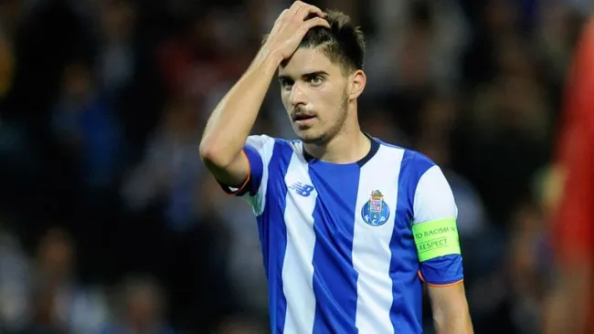 Rúben Neves, durante un juego con el Porto