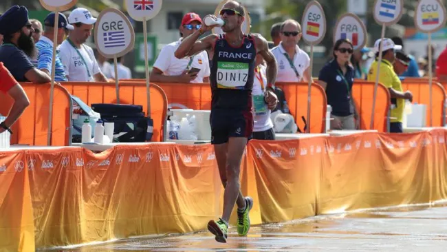 Yohann Diniz lideraba la marcha de 50 kilómetros