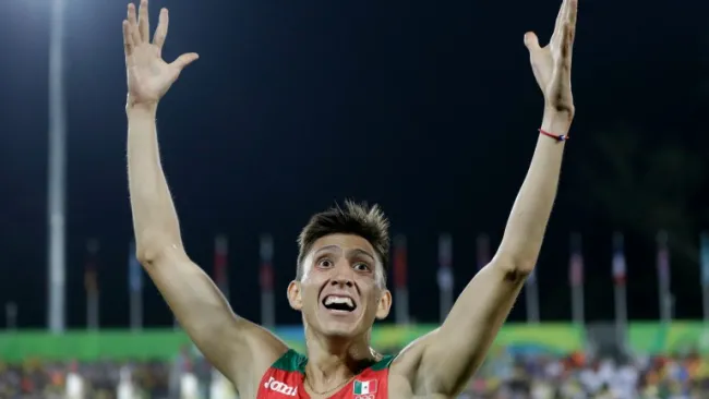 Ismael Hernández festeja su tercer lugar en Rio 2016