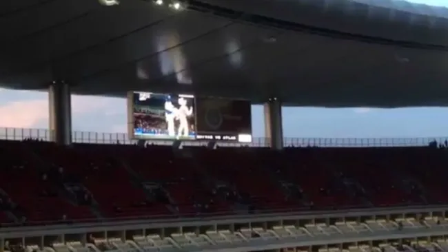 Momento en que se proyecta la pelea de María del Rosario Espinoza