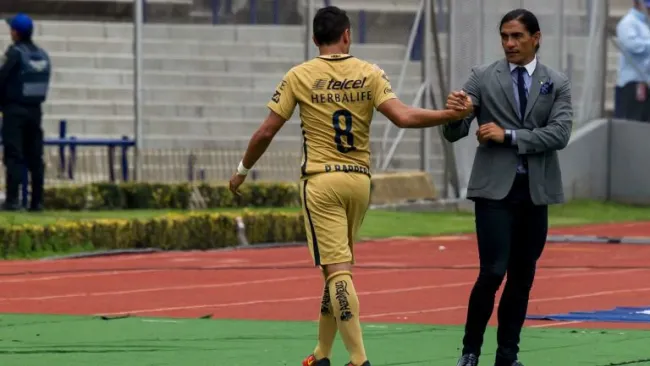 Palencia le da la mano a Pablo Barrera