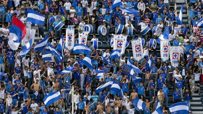 La afición de La Máquina en el Estadio Azul