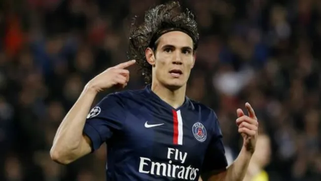 Cavani durante un partido del PSG