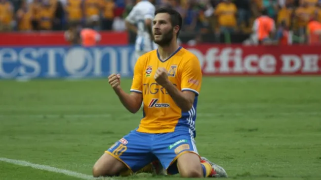 André-Pierre Gignac celebra un gol de Tigres frente a Pachuca