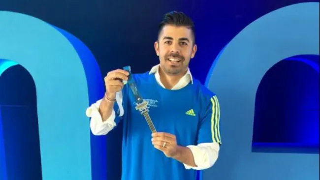 Playera y medalla del Maratón de CDMX 2016