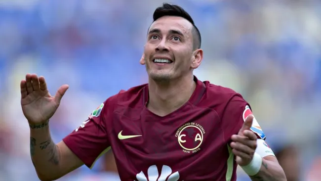 Rubens Sambueza sonríe durante el partido entre Puebla y América