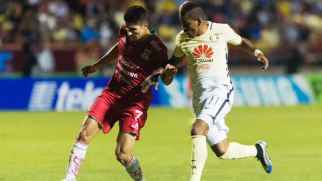 Arroyo ayuda a sus compañeros a marcar 