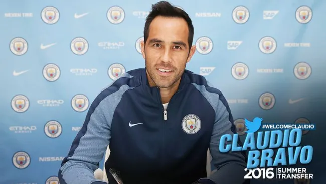 Claudio Bravo firma contrato con el Manchester City