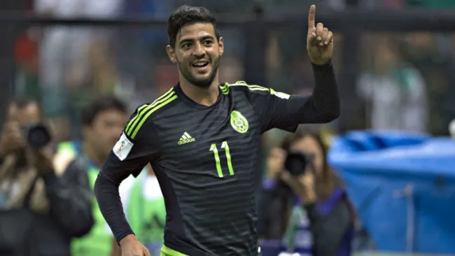 Carlos Vela festeja gol en juego del Tri 