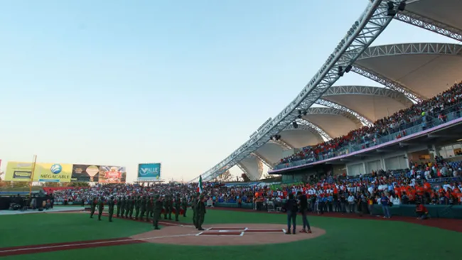 Estadio de Béisbol Charros de Jalisco en la inauguracion de la UG 2016