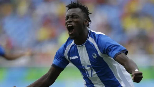 Alberth Elis festeja un gol con Honduras en Juegos Olímpicos