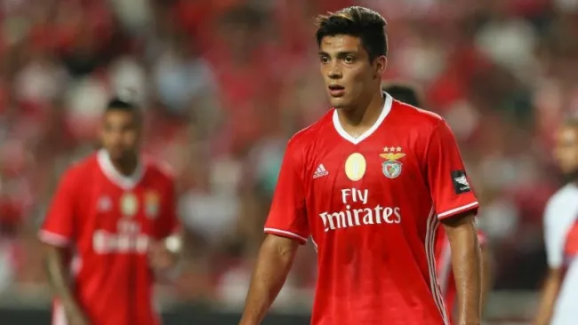 Raúl Jiménez en el partido contra Nacional