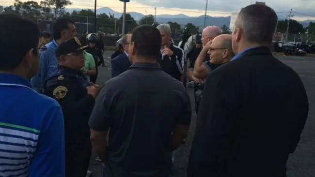 Olivé y compañía dialogan con las autoridades en el Estadio Azteca