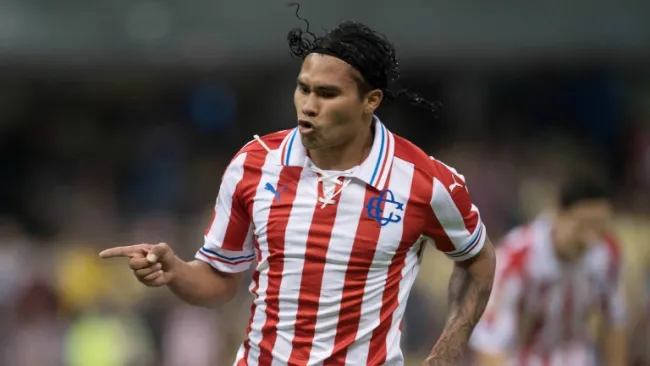 Carlos Peña festeja el gol contra América