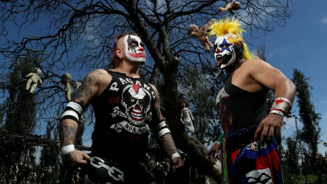 Pagano y Pycho Clown en la isla de las muñecas