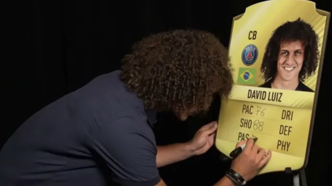 David Luiz calificándose en su fotografía de FIFA2017