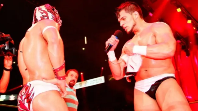 Dragon Lee destapó a La Máscara en la lucha estelar