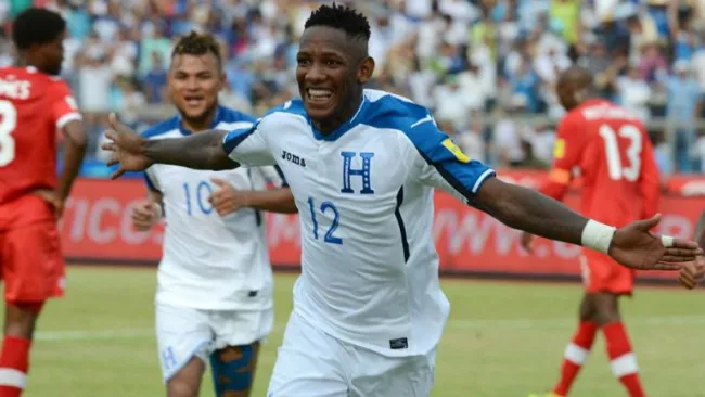 Rommel Quioto festeja su gol contra Canadá