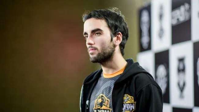 Uno de los integrantes de Lyon Gaming en entrevista