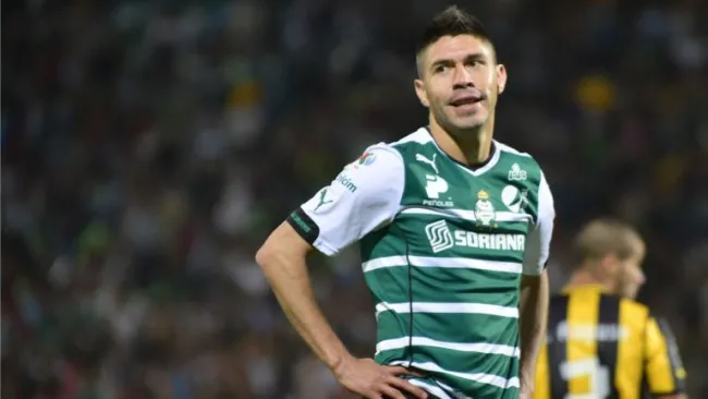 Oribe Peralta, durante un juego con Santos Laguna en 2014