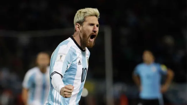 Messi celebra gol frente a Uruguay