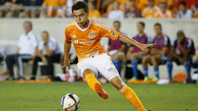 Cubo Torres durante un partido con el Houston Dynamo