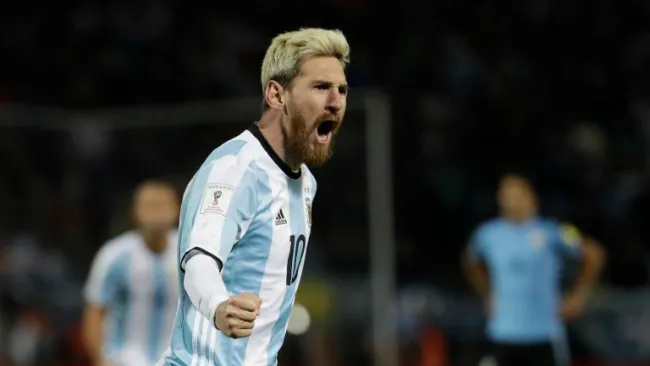Lionel Messi festeja un gol con Argentina